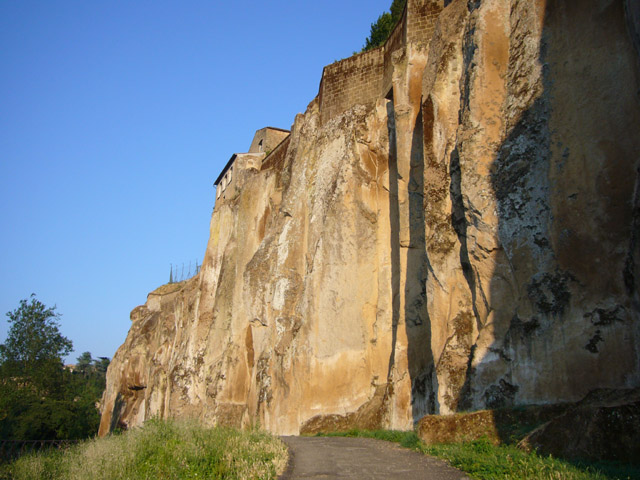 0697_Orvieto_walls