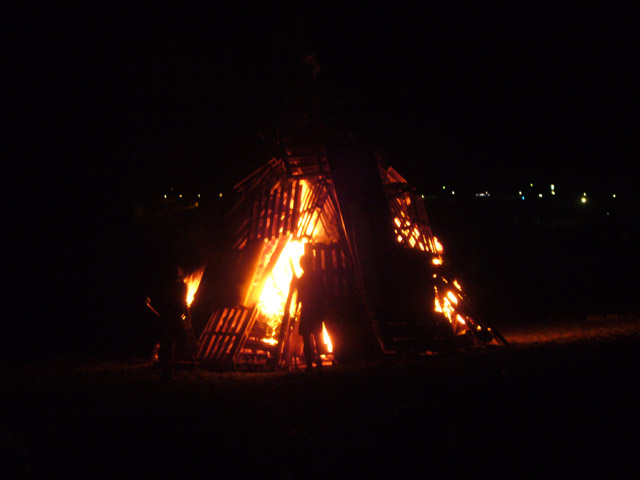 0174_F_Marina_bonfire