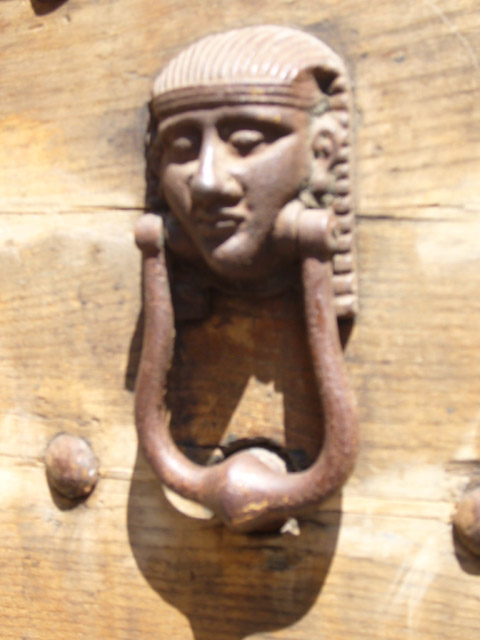 0823_Egyptian_knocker