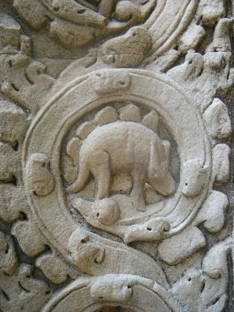 304_Ta_Prohm_Dinosaur